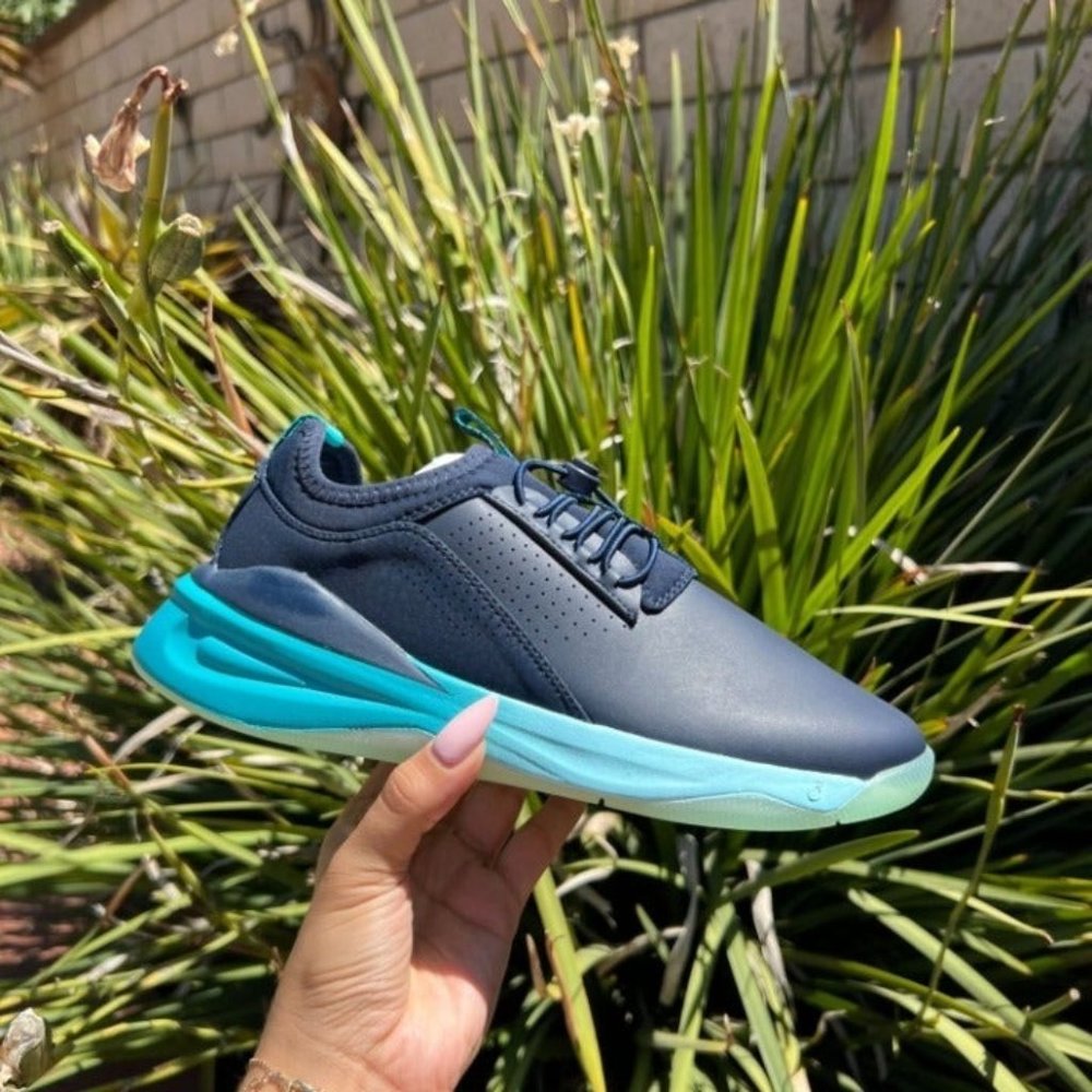 Clove Womens Healthcare Aqua Blue Sneakers Size 9.5